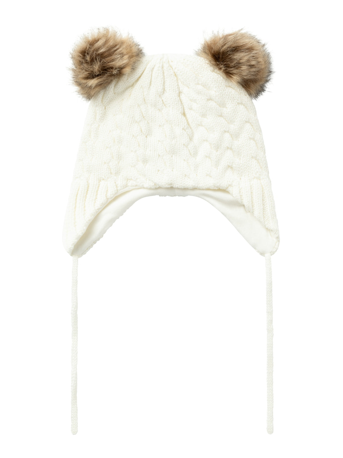 Söt baby mössa till din lille pojke eller flicka med knyte under hakan.
Produkttyp: Mössa
Stängning: band att knyta
Extra detaljer: Pom-poms, Badge
Jazza upp ditt barns outfit med roliga och praktiska huvudbonader och lägg till en snygg touch. Kabelstickning kännetecknas av rader som korsar varandra för en mjuk känsla och en mysig look.