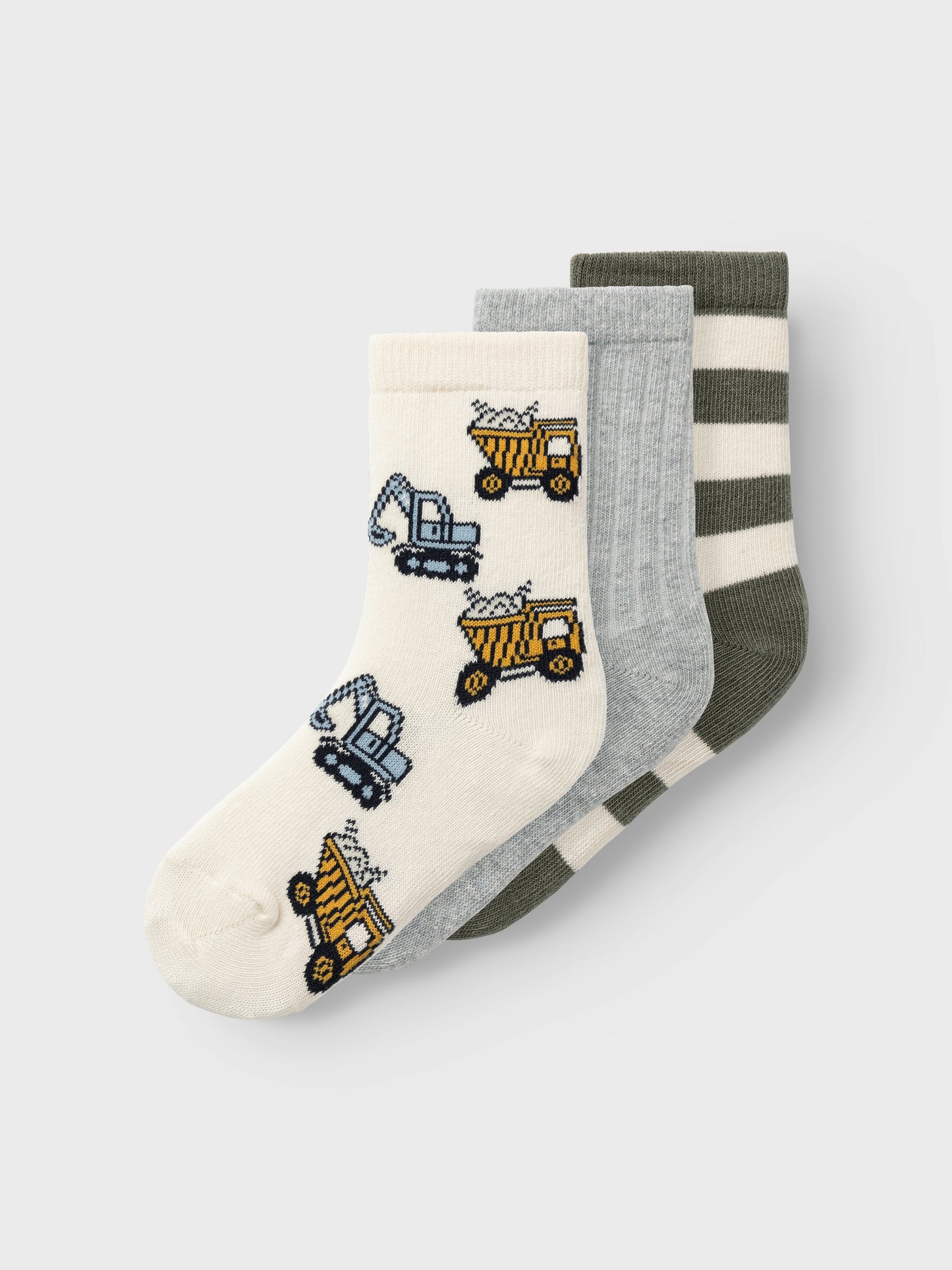 Fin 3 pack med stumpor till pojke i enfärgat, randigt och mönstrat med bilar. Förnya ditt barns basgarderob med mjuka strumpor perfekta för alla tillfällen året runt. Jacquard kännetecknas av sitt vävda mönster för estetik och en elegant look.
Produkttyp: Strumpor
Extra detaljer: 3-pack
Huvudmaterialet i denna produkt innehåller minst 50 % ekologisk bomull. Ekologisk bomull odlas utan användning av skadliga kemikalier. Ekologisk bomullsodling skyddar naturresurser och biologisk mångfalde