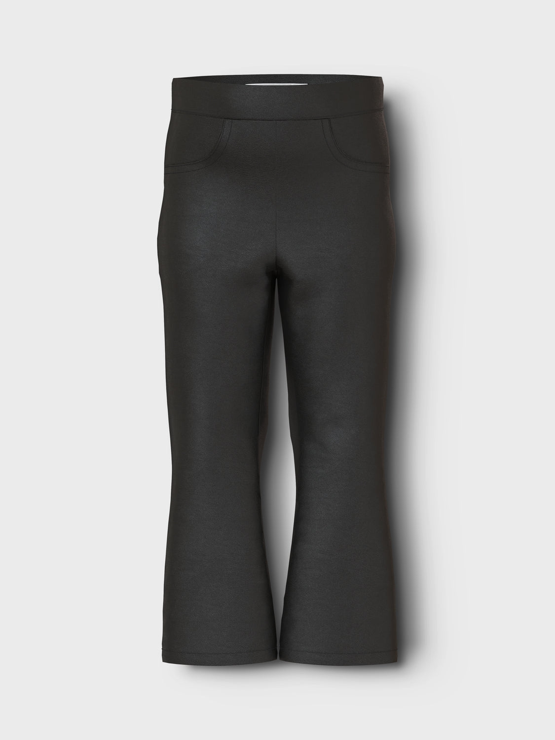 Sätt ihop den perfekta outfiten för ditt barn med kvalitativa vardagsstilar och skapa en bekväm och trendig look. Polyuretan är ett extremt slitstarkt tyg med en subtil glans för en cool look till din flicka, tjej.
Produkttyp: Bootcut byxor
Stängning: Tryckknapp och halv mock gylfknäppning (storlek 80-110) eller hakknapp och gylfknäppning med dragkedja (storlek 116-164), tryckknapp
Fickor: Framfickor
Extra detaljer: Justerbar midja
Passform: Den här byxan har en smal höft och en trendig stövelskärning