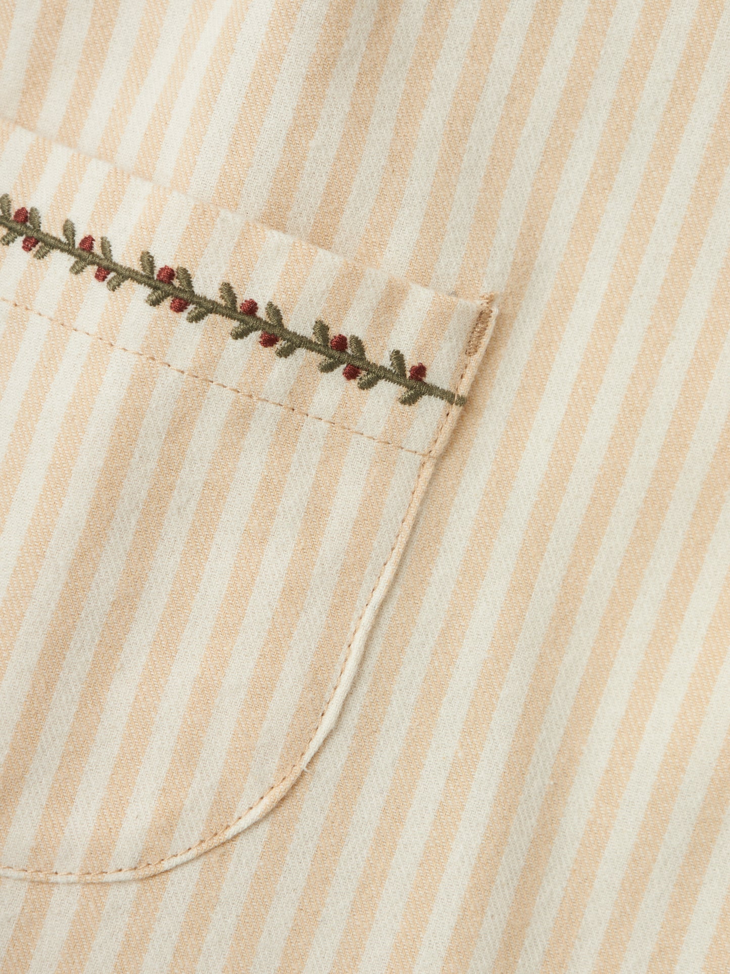 Randigt ekologiskt jul förkläde till barn med broderade blommor på. BakFörkläde till flicka och pojke perfekt inför julens alla bak.