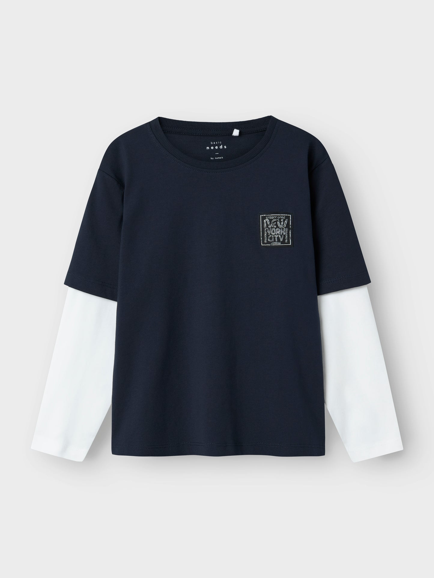 Blå, vit långärmad t-shirt till pojke, kille. Ekologisk tröja till barn, ungdom från Name it, NKMVARTO