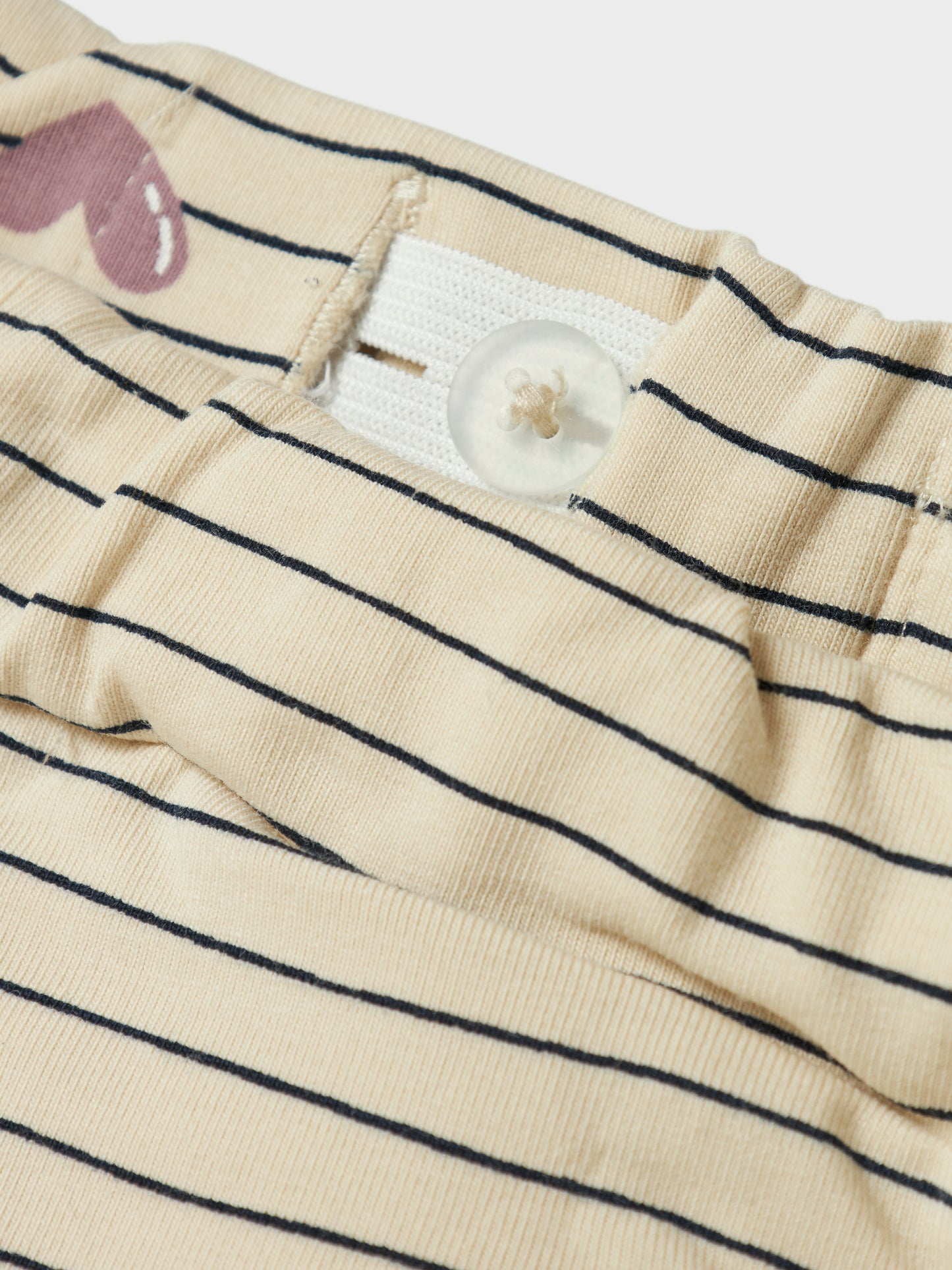 Söt randig baby byxa till flicka med hjärtan i rosa. Bebis byxor i ekologisk bomull.
NBFVANDORA PANT BOX
13226055