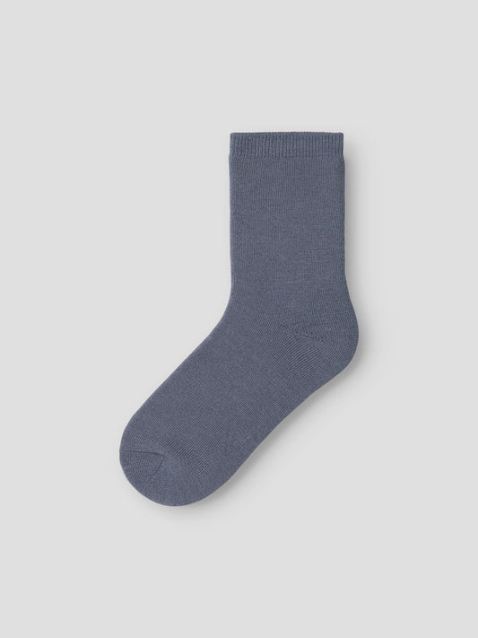 Blå ull strumpor till pojke. Tjockstrumpor i merino ull till kille.
NKMWAKSI WO/BL TERRY SOCK
13229103