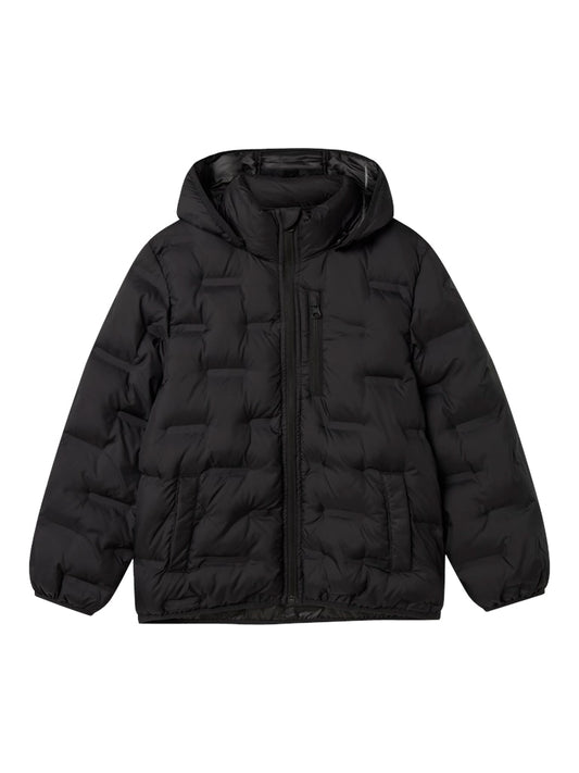 Svart täck jacka till pojke. Puffig lättviktsjacka med avtagbar huva till kille. Tunn vinterjacka, höstjacka perfekt skoljacka.
NKMMASON JACKET1
13243957