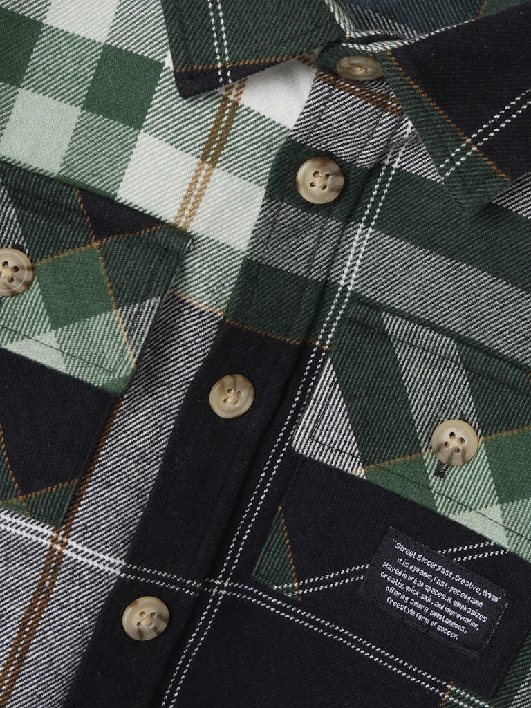 Snygg grön overshirt i flanell. Skjorta till pojke i ekologisk bomull. Barnkläder från Name it.
NMMNORRIS LS OVERSHIRT
13246445