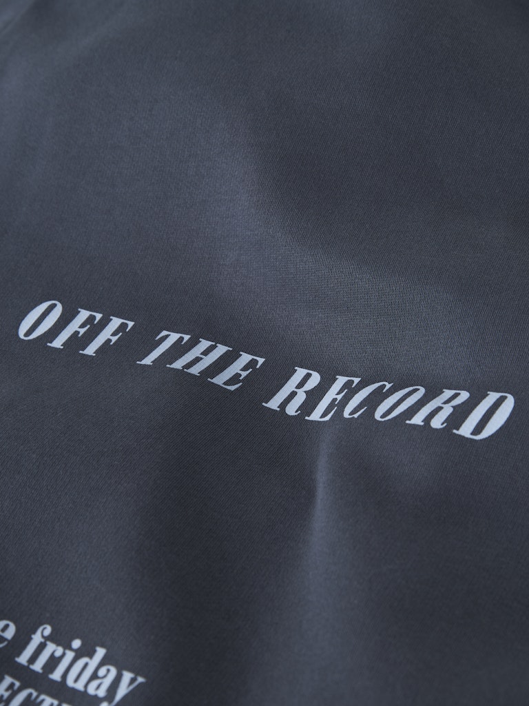 Blå hoodie i sweat till kille. Enfärgad luvtröja till pojke från Nameit.
NKMBRONX LS RLX SWE BRU WH BF
13247131