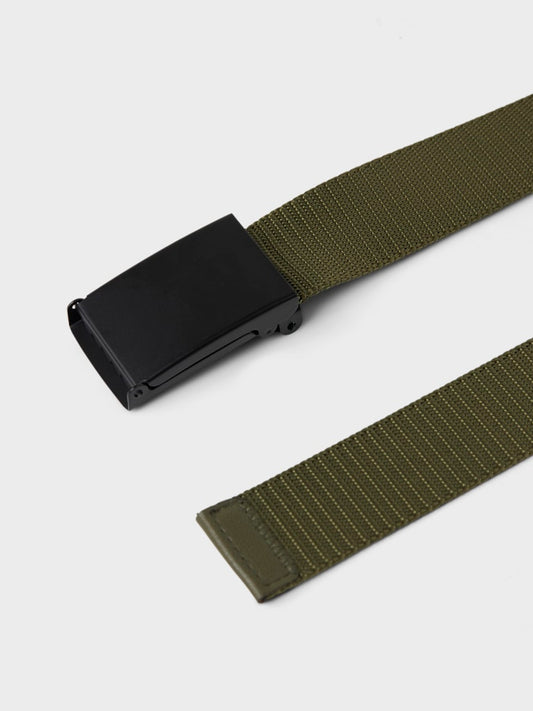 Grönt skärp till pojke. Barn skärp till kille. Stort spänne, lätt att stänga och öppna. Bälte till ungdom, ungdomskläder.
NKMACC-RICK BELT
13227077