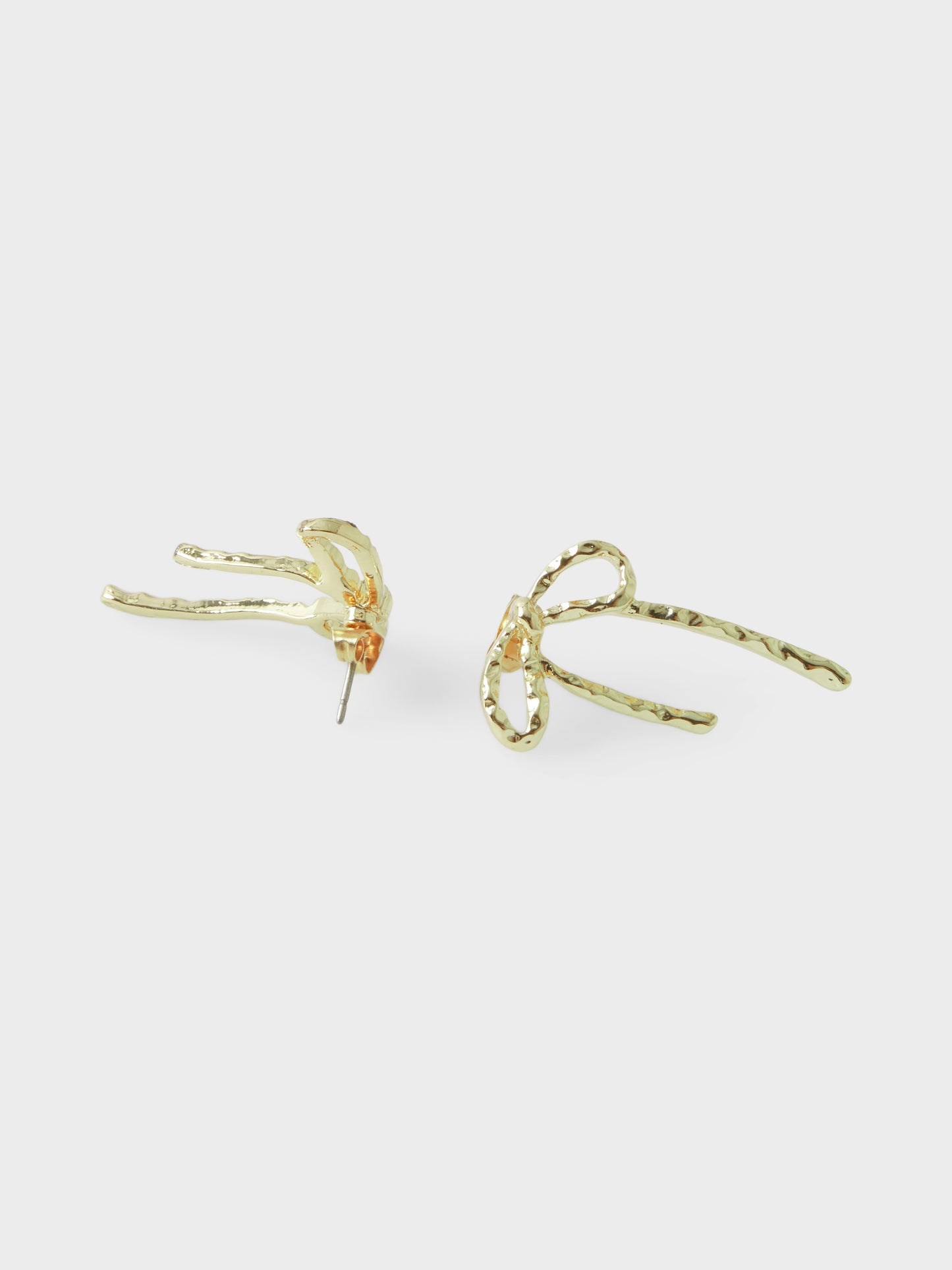 Guld färgade rosett örhängen till tjej ungdom. Rosettörhängen till flicka från LMTD.
NLFABOW L EARRINGS
13248171