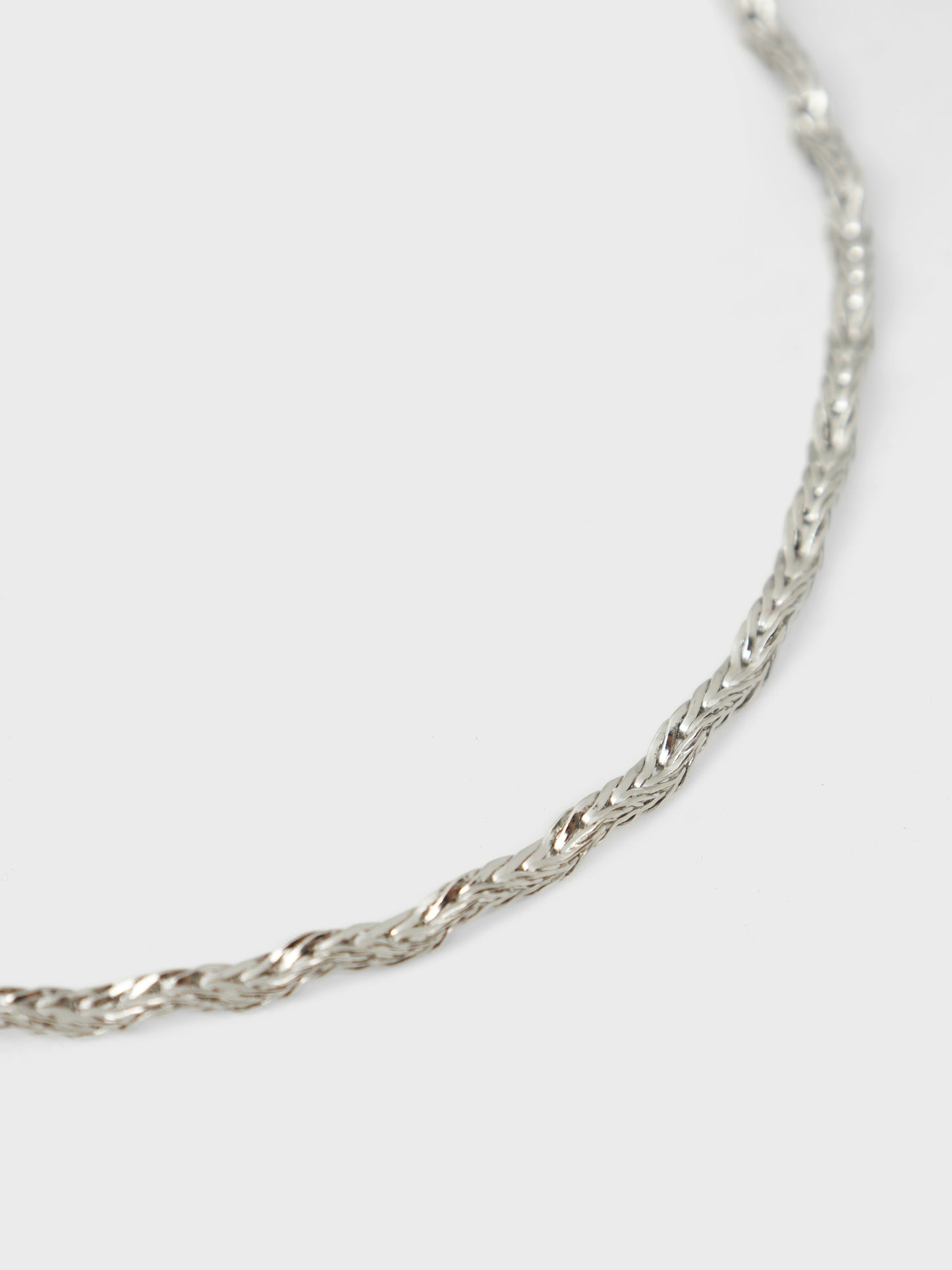 Silver färgat halsband från LMTD i vågig modell till tjej. Halskedja, smycke till flicka barn och ungdom.
NLFALKES NECKLACE
13248210