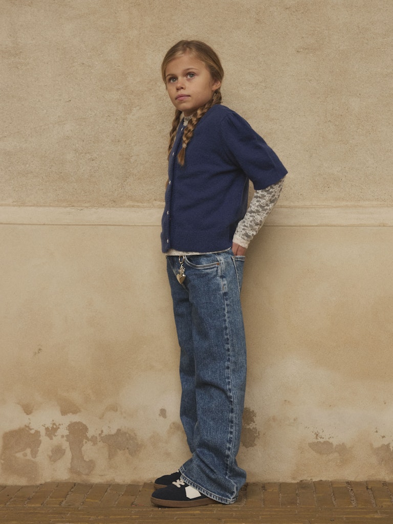 Blå stickad kofta med fina knappar till flicka. Tjej cardigan till barn och ungdom.
NKFNABETH 2/4 SL KNIT CARD
13248465