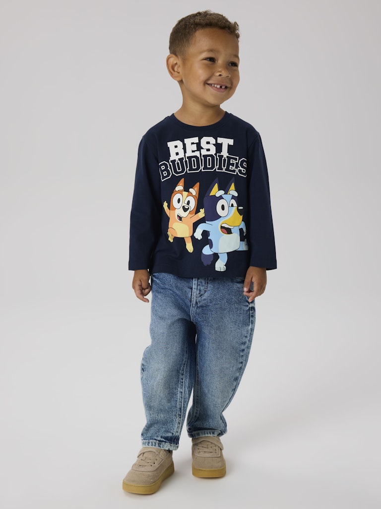 Blå Bluey tröja till pojke. Hundar, bästa vänner långärmad t-shirt från Nameit.
NMMODIN BLUEY LS NREG TOP BOX SKY
13249599