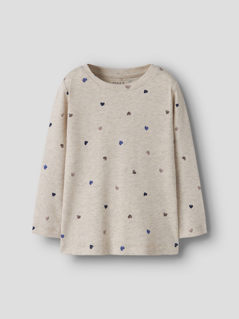 Beige tröja med hjärtan till flicka. Ekologiska barnkläder från Name it.
NMFNUTTI LS TOP NOOS
13250534