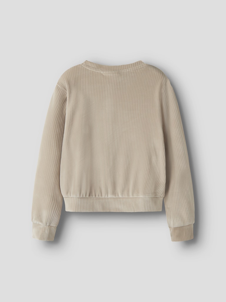 Beige velour tröja till flicka, tjej. Mjuk och skön barn tröja i ribbad snygg velour.
NKFVELOA LS VELVET SHORT TOP
13235119