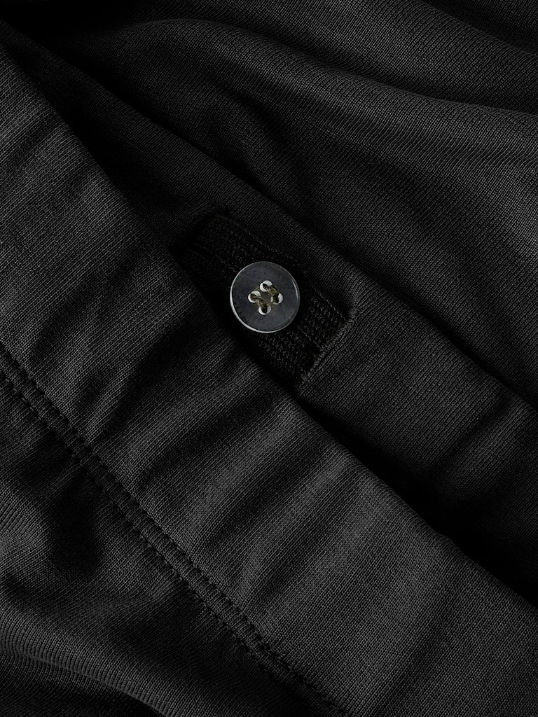 Svart lång kjol med spets till tjej. Mjuk och skön långkjol till flicka från Name it.
NKFRENIE MIDI SKIRT
13260101