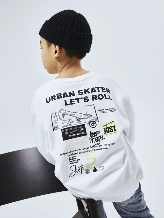 Kille, pojke klädd i cool mössa. Sailer beanie. Se till att ditt barns outfit också får roliga och praktiska huvudbonader och lägg till en snygg touch. Svart stickad höst mössa från Name it till din flicka, pojke, kille och tjej.
Produkttyp: Mössa