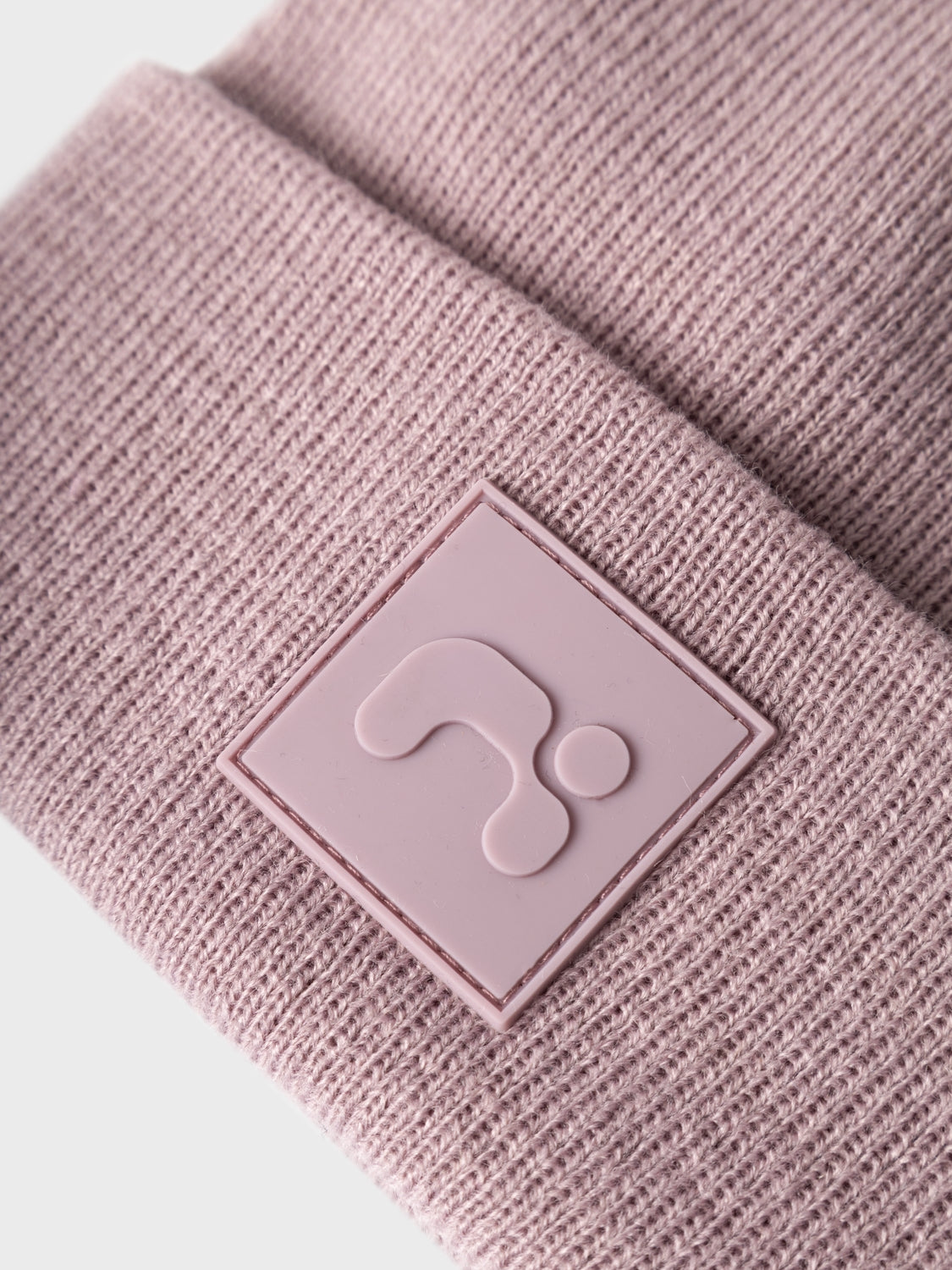 Rosa höst och vinter mössa till flicka, tjej. Se till att ditt barn, ungdom inte fryser i höst, vinter. Snygg enfärgad mössa i lite tjockare kvalitet så du slipper frysa. Stickat kännetecknas av sin öppna design och mjukhet för en bekväm känsla.
Produkttyp: Mössa