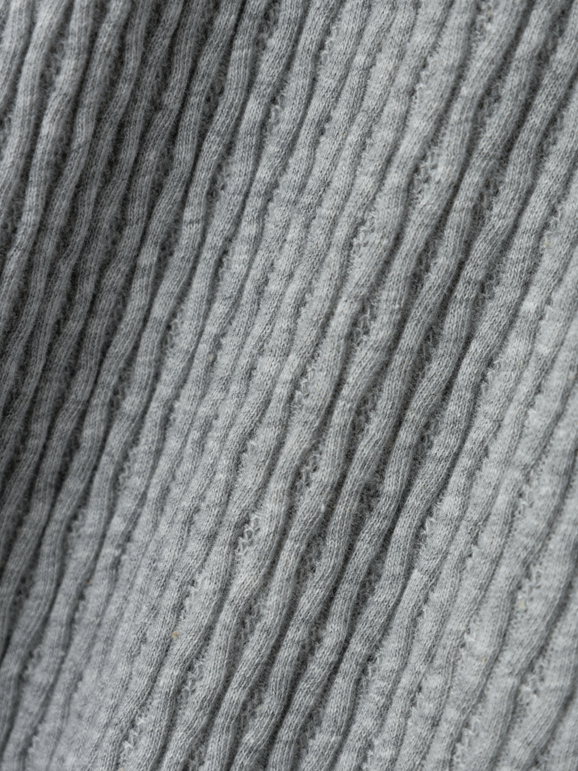 Ge garderoben nytt liv med T-shirts och toppar för alla tillfällen och årstid. Needle drop kännetecknas av tappade stygn för unika mönster och en söt look. Grå topp till ungdom tjej i ekologisk bomull.
Produkttyp: Topp
Hals: U-hals
Ärm: Lång ärm
Längd/Storlek: Kort
Passform: Slim Fit