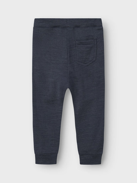 Blå underställs byxa i merino ull. Varm, lite tjockare mys byxor till pojke, perfekt som lager2 eller som vanlig joggers på förskolan.
NMMWESSO WOOL SWE PANT
13229041