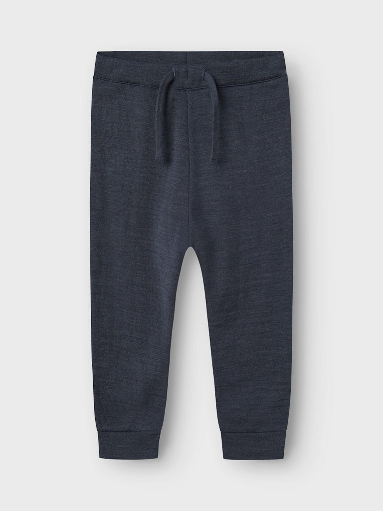 Blå underställs byxa i merino ull. Varm, lite tjockare mys byxor till pojke, perfekt som lager2 eller som vanlig joggers på förskolan.
NMMWESSO WOOL SWE PANT
13229041