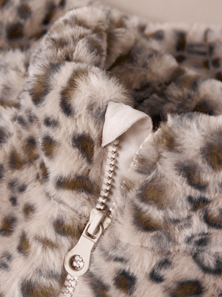 Leopard mönstrad päls jacka till flicka. Superfin höst jacka från Name it.
NMFMILA JACKET PB
13241681