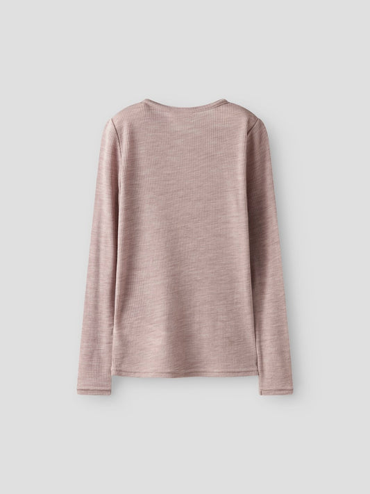 Rosa ull tröja till flicka. Merinoull när den är som bäst. Underställ till tjej från Name it. Barnkläder ull underställströja.
NKNWAX WOOL RIB LS TOP
13242139