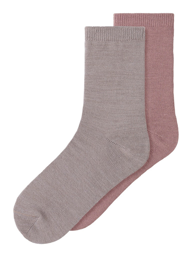 Tunna ull strumpor i merinoull till flicka. Barn strumpor i 2-pack för varma fötter.
NKFWAK WO/BL 2P SOCK
13228565