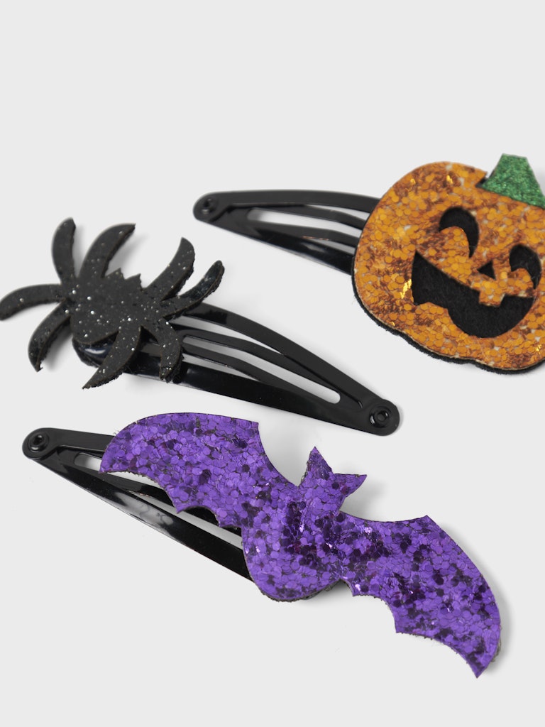 Glitter hårspännen i Halloween tema i form av pumpa, spindel och fladdermus.
NKFSCARY 3P HAIRCLIP
13247692