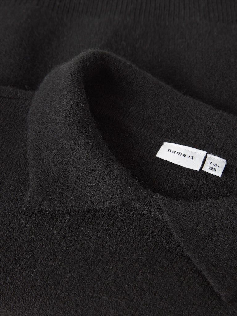 Svart krage tröja i mjuk stickad kvalitet.
Snygg tröja till tjej och flicka, barn och ungdom, kläder från Nameit.
NKFSONIA LS POLO KNIT
13250500