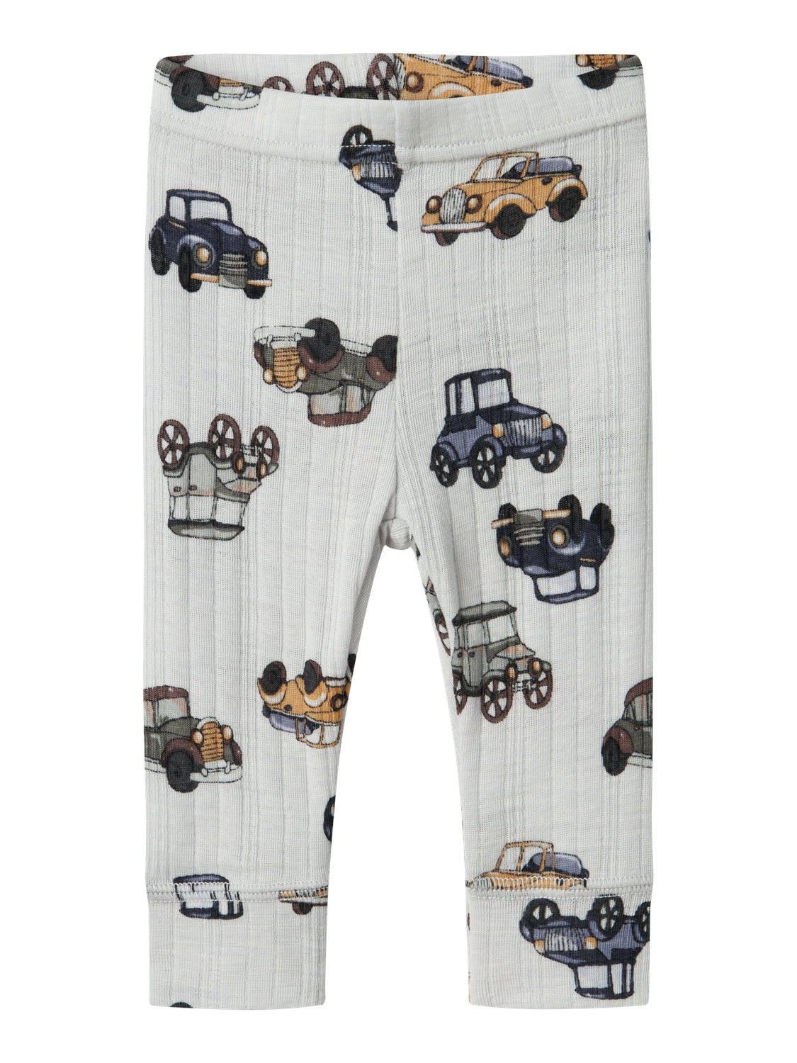 Leggings i merino ull med mönster av bilar till din baby pojke. Långkalsonger av merinoull från Name it som värmer när det är kallt och kyler om det är varmt. Lägg till mjuka och mysiga ullstilar till ditt barns garderob och säkerställ komfort året runt. Needle drop kännetecknas av tappade stygn för unika mönster och en söt look.
Produkttyp: Long Johns
Extra detaljer: Resår i midjan
Mönster: Mönster upprepas över hela ytan av produkten