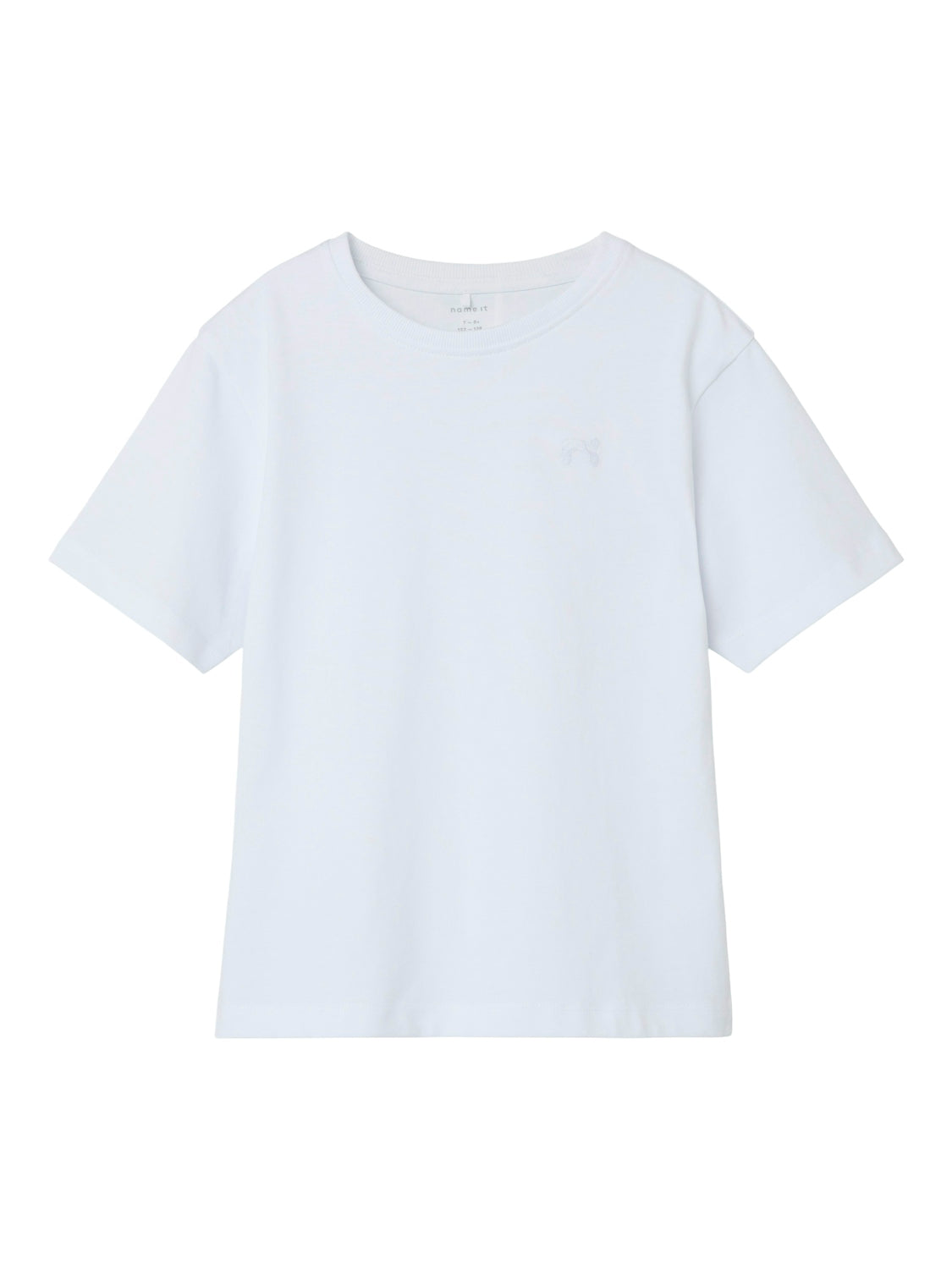 VIt kortärmad t-shirt med sydd logga på höger sida. Enfärgad, klassisk och stilrent enkel.