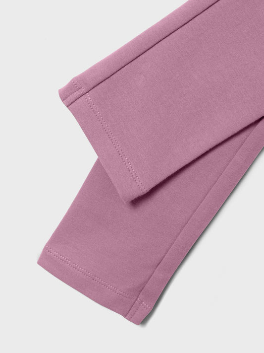 Sweatshirt leggings till flicka. Tjej byxor i legging modell. Lägg nytt liv till ditt barns garderob med tidlösa och bekväma basstilar som matchar alla tillfällen och årstid. Borstad sweatshirt har en mjuk insida för en bekväm känsla. Stiltyp: Leggings