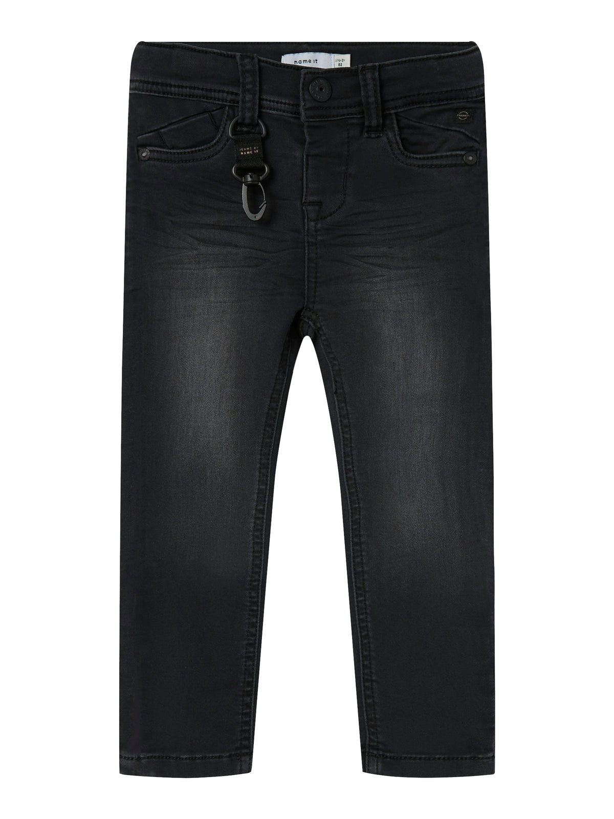 Svart mjuk stretch jeans slim fit till pojke. Svarta jeans till kille från Name it.
NMMTHEO DNMTHAYER 2689SWE KEY PANT NOOS
13204520