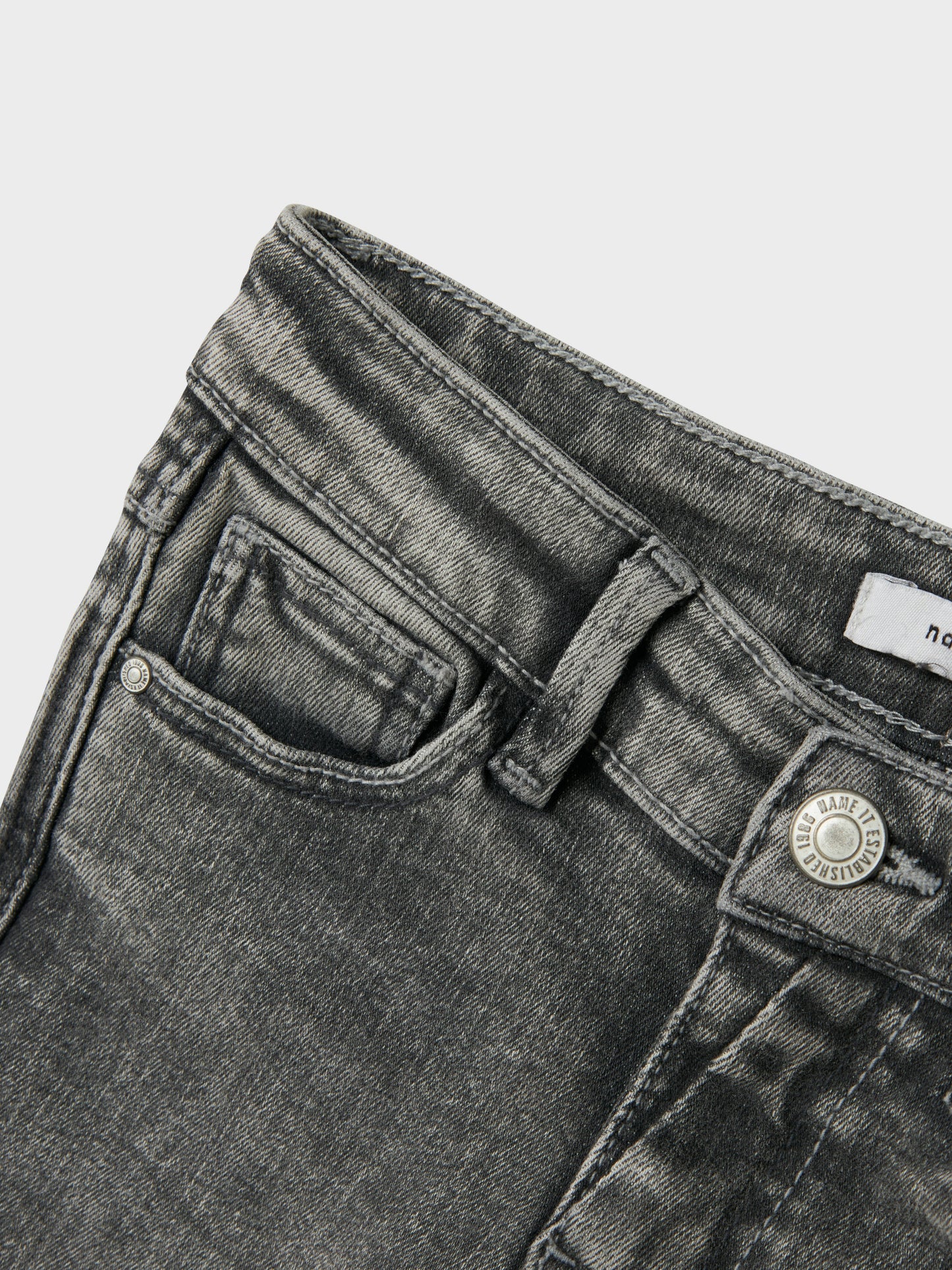 Grå utsvängda jeans till tjej. Barn jeans bootcut till flicka i ljusgrå.
13208876
Name
NKFPOLLY SKINNY BOOT JEANS 1142-AU NOOS