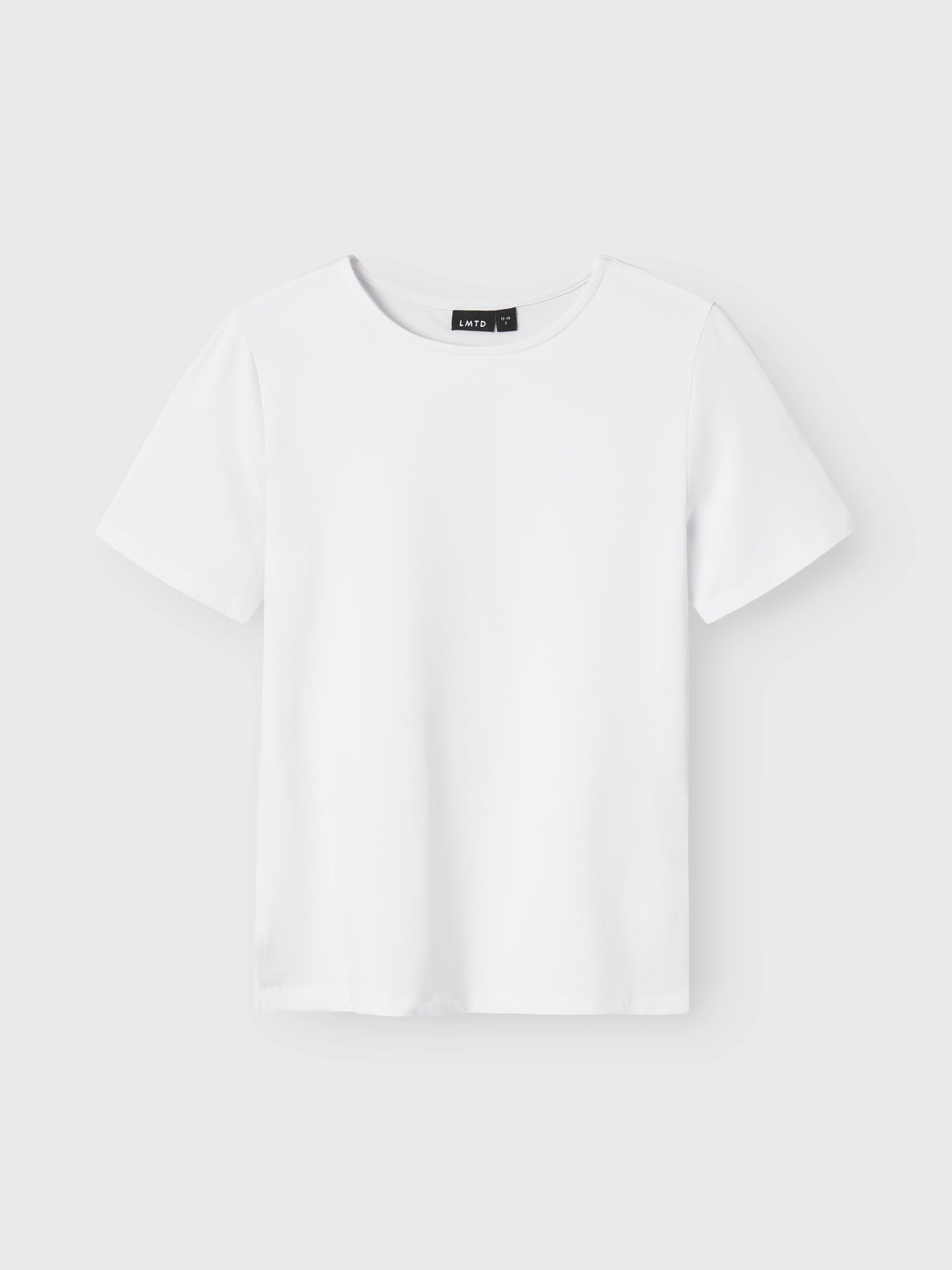 Vit enfärgad topp i lite blankt material till tjej. Vit kortärmad t-shirt till flicka från LMTD. Ungdom kläder till barn.
NLFDINCI SS SHORT S TOP NOOS
13238310