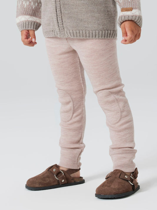 Rosa merino ull leggings, långkalsonger till flicka. Barn underställ i mjuk skön wool.
NMNWAX WOOL RIB LEGGING NOOS
13242116