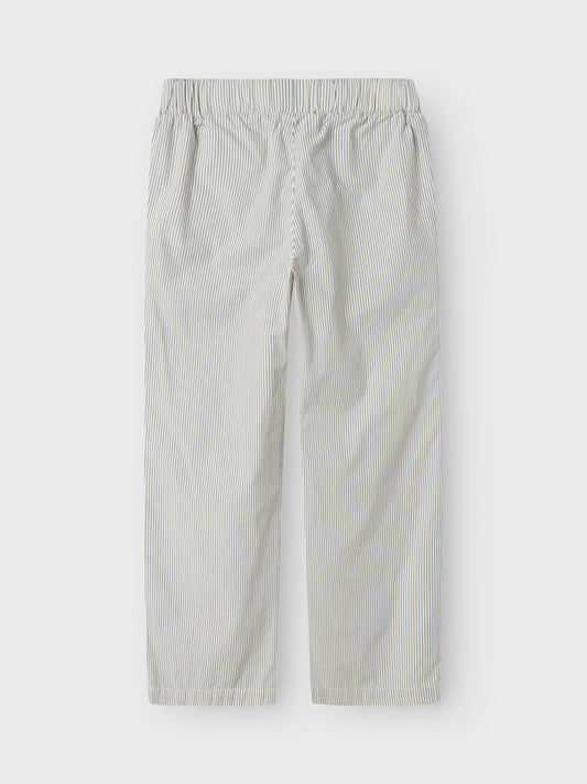 Blå och vit Randig byxa med raka ben till flicka och pojke. Byxor i skön avslappnad stil till kille och tjej.
NKNJELA STRAIGHT PANT NOOS
13242657