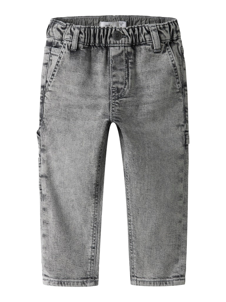 Grå mjukis jeans till pojke. Joggers i en skön dra på modell. Ekologiska byxor från Name it.
NMMBEN TAP JEANS CARP 8940-BC NOOS
13242725