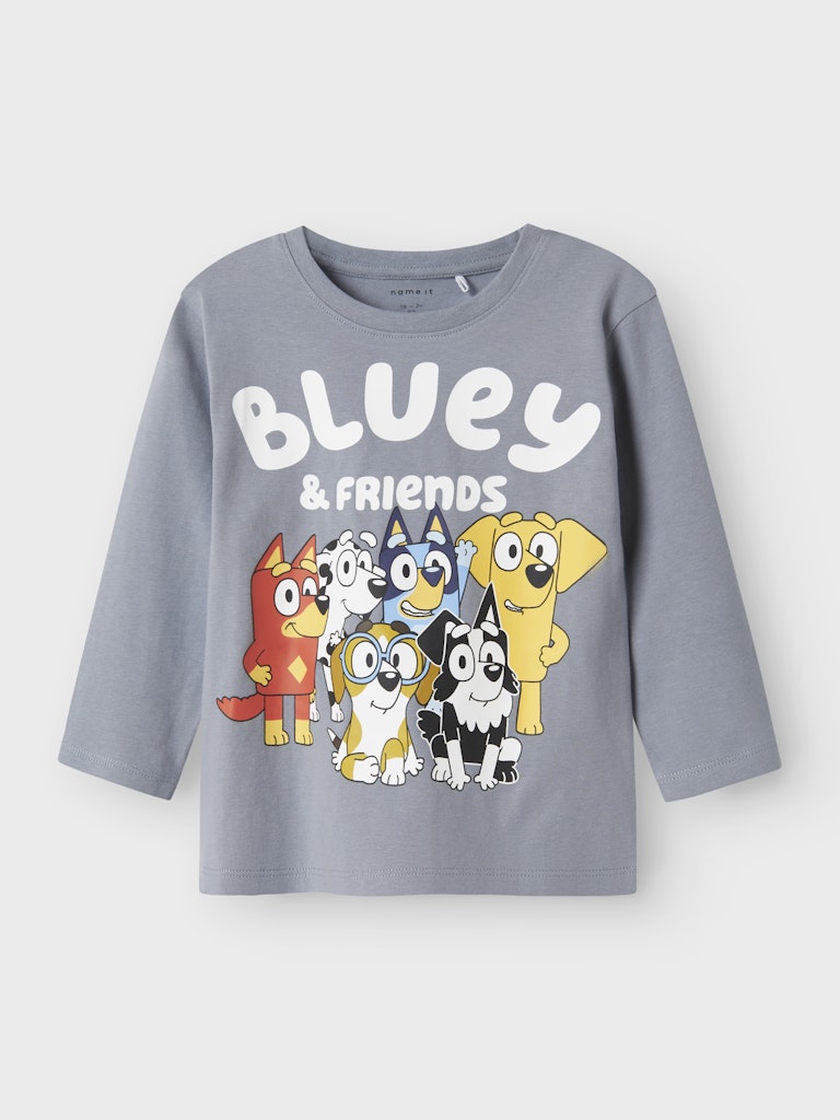 Härlig ljus blå tröja till pojke med hundar från filmen Bluey. Ekologiska barnkläder från Name it.
NMMALEX BLUEY LS NREG TOP NOOS SKY
13248215