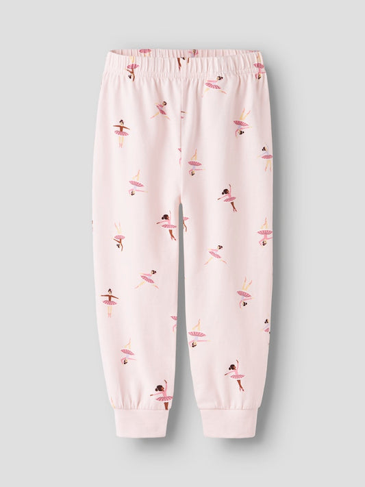 Rosa barn pyjamas till flicka. Ballerina pyjamas från Nameit.
NMFNIGHTSET BALLARINA NOOS
13248317