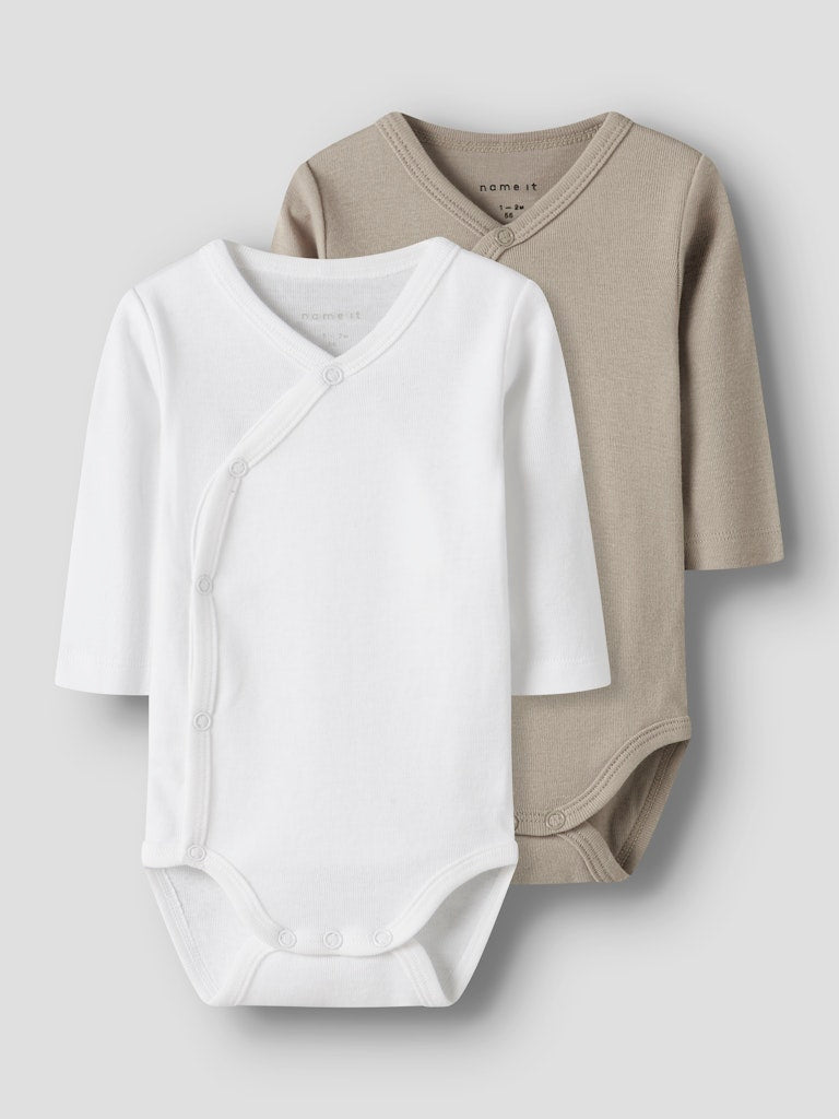 2 pack omlott baby body till flicka och pojke. Ekologiska bebis kläder från Name it. Beige och vit långärmad body med omlottknäppning
NBNBODY 2P LS WRAP SOLID NOOS
13248727