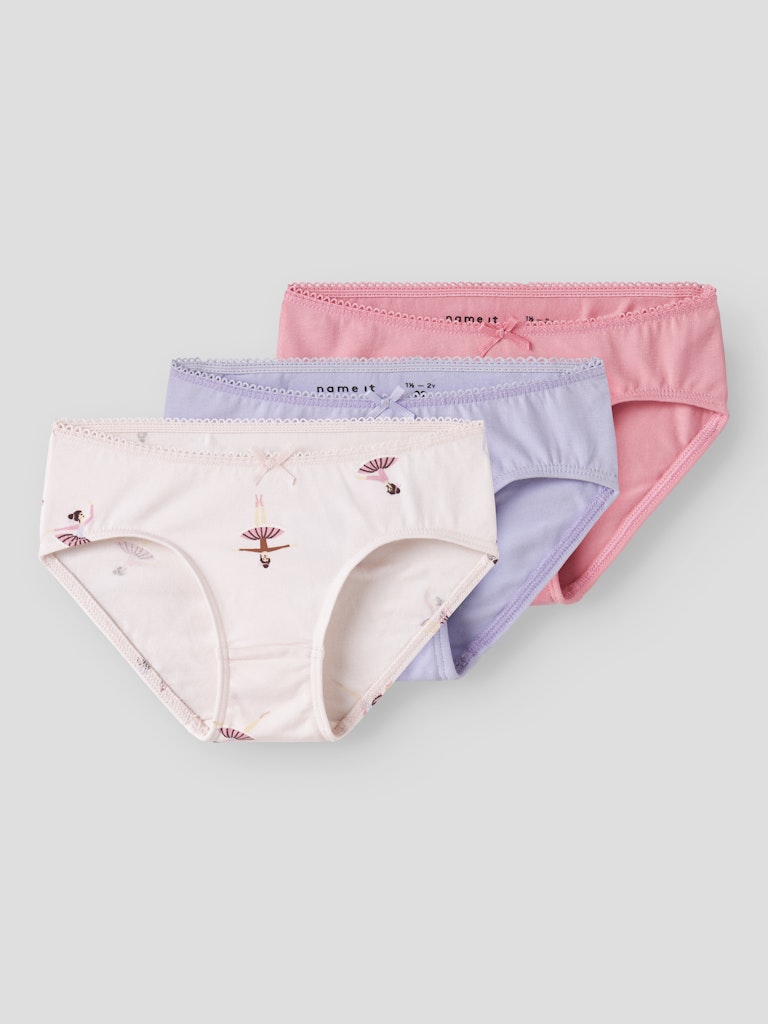 3-pack trosor till flicka. Rosa och lila enfärgade briefs och sedan en ljusrosa med ballerina.
NMFBRIEFS 3P BALLARINA NOOS
13248320