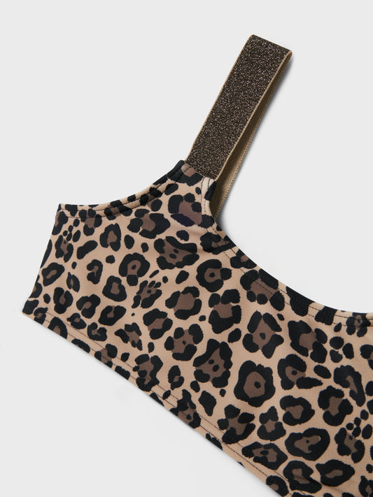 Leopard mönstrad bikini med glitter på axelbanden. Tjej badkläder. Leo bikini svart, beige till flicka, barn. Ta en simtur eller njut av det varma vädret i coola badklädesstilar som garanterar ditt barn en trendig look.
13226714
NKFZERIA BIKINI
