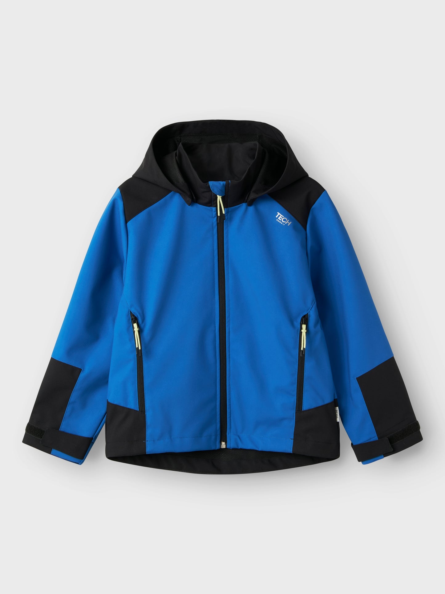 Blå, svart softshell jacka, vattentät vindtät vår jacka till pojke, kille. Skal kläder från Name it, regnjacka.
NKNALFALIGHT08 JACKET BLOCK FO
13236562