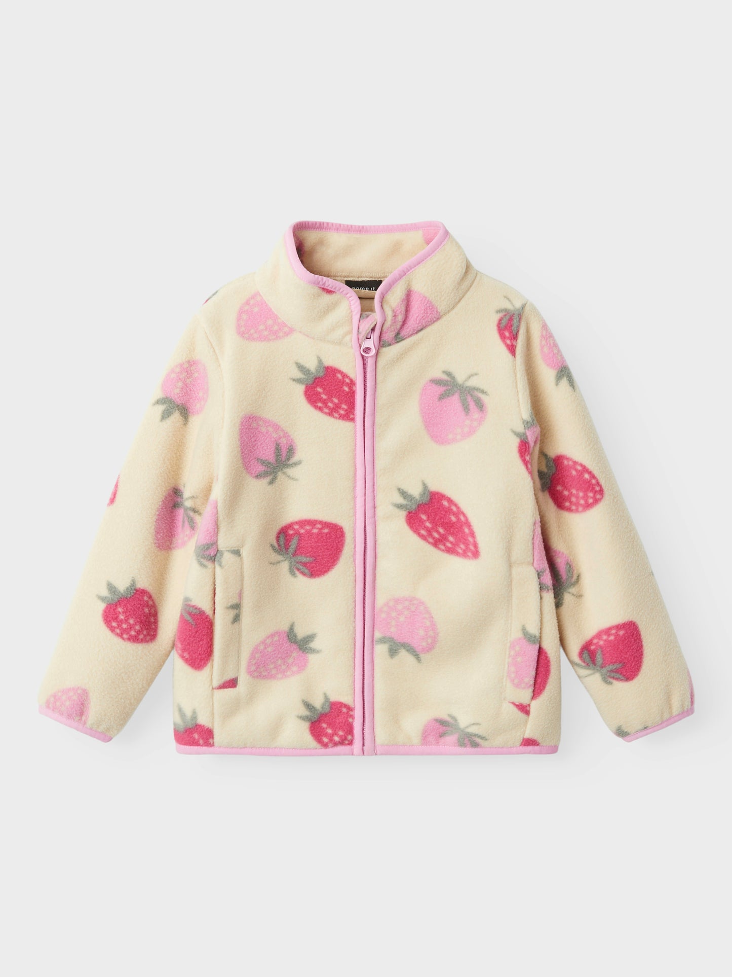 Söt fleece jacka till flicka. Vit fleecejacka med rosa detaljer och jordgubbar till liten tjej. Fleece tröja med dragkedja, kofta berry. Name it.
NMFMEEKO FLEECE JACKET BERRY
13237531