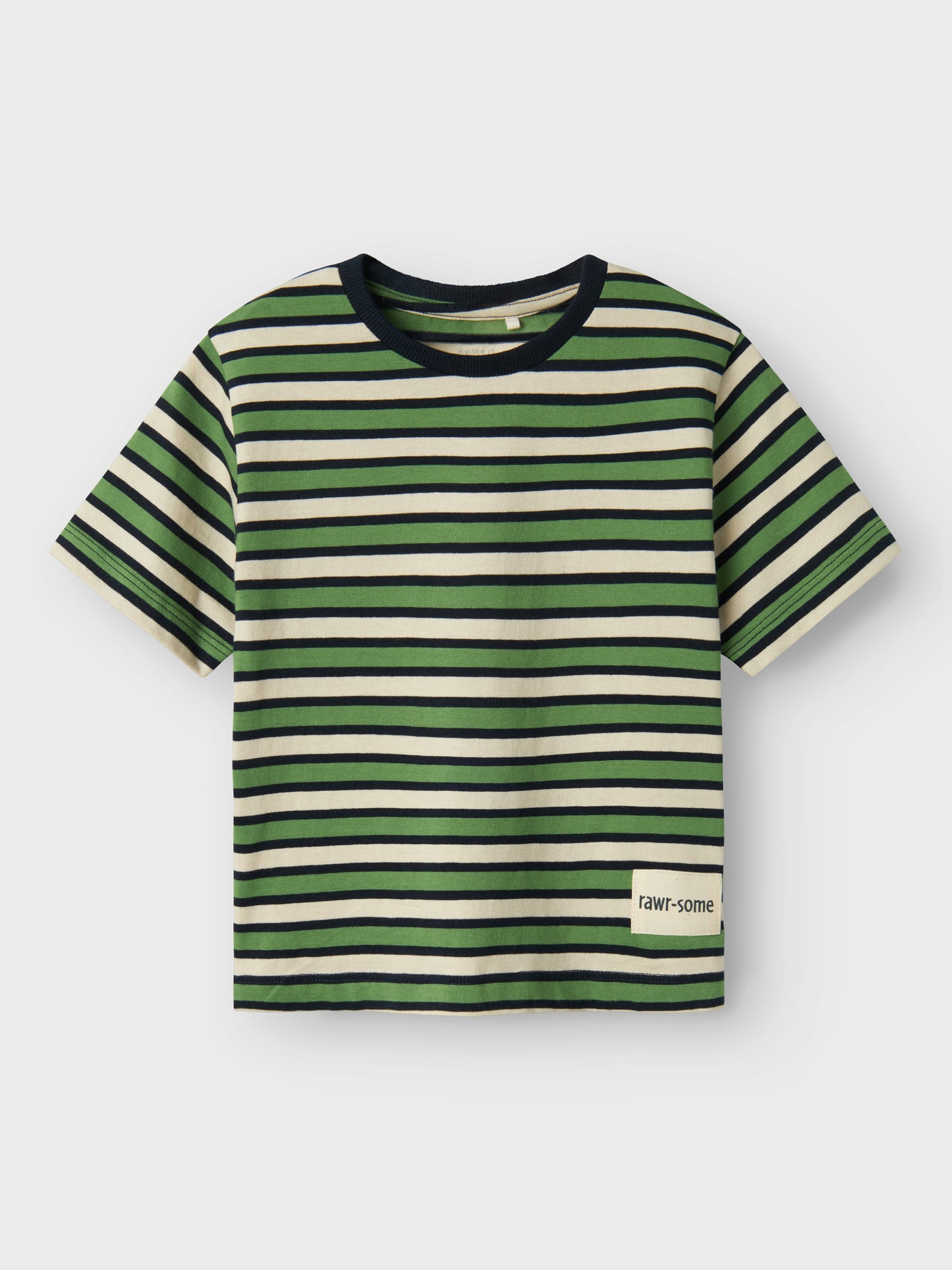 Grön och vit randig kortärmad t-shirt till pojke. Klassisk tröja till liten kille.
NMMBELANDO SS NREG TOP PB
13238138