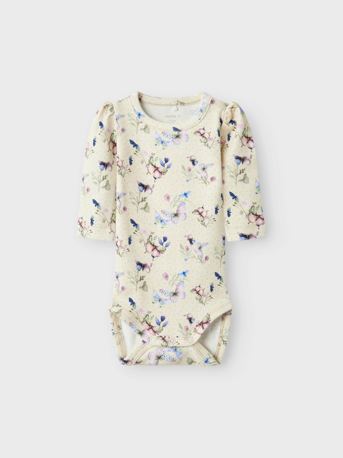 Söt baby body till flicka med blommor och fjärilar på. Vit body med blå blommor. Ekologiska babykläder från Name it.
NBFBELA M LS BODY
13238260