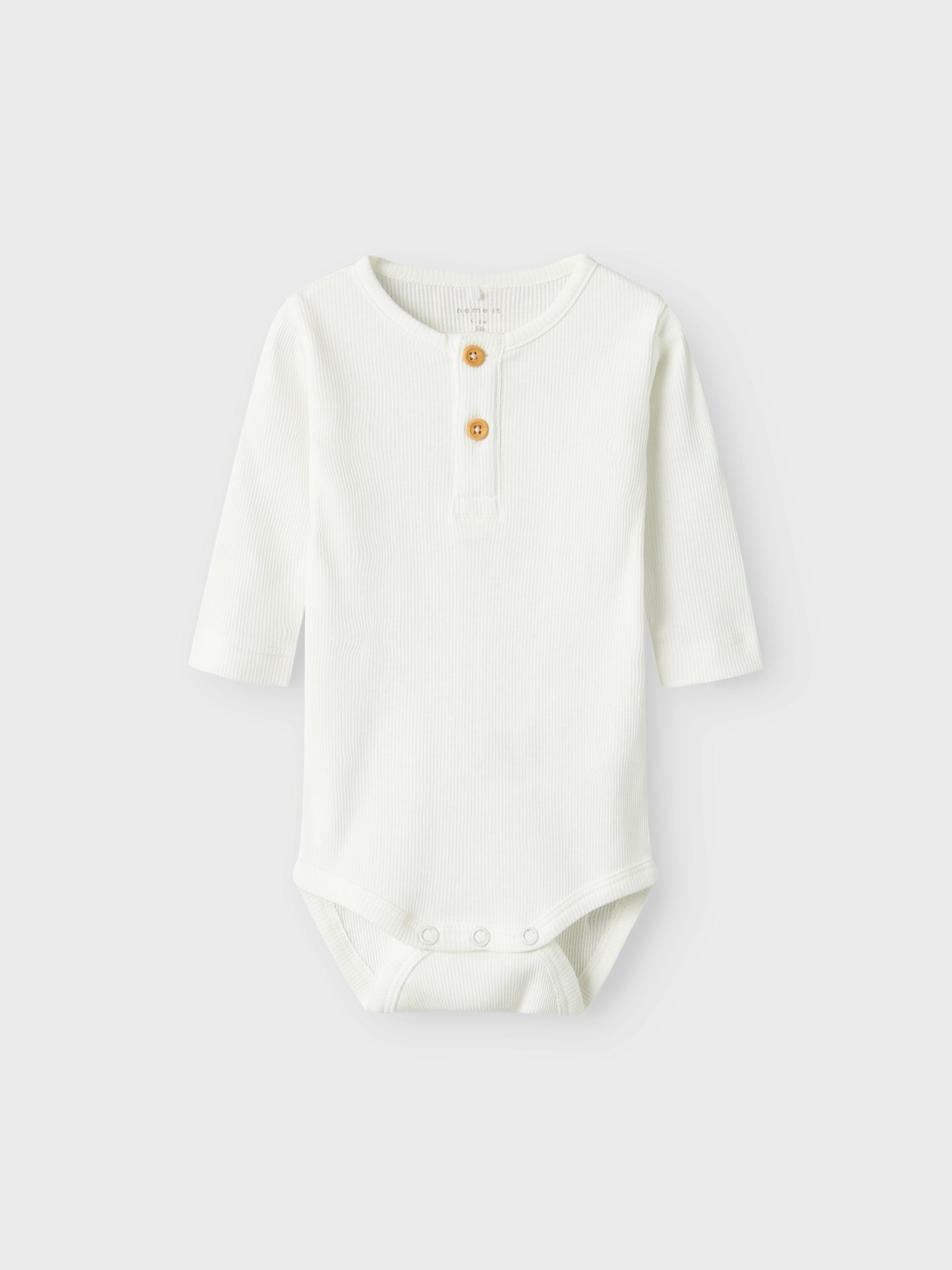 Vit ribbad baby body med knappar till bebis pojke, kille. Ekologiska babykläder från Name it.
NBMTADOK LS BODY
13238660