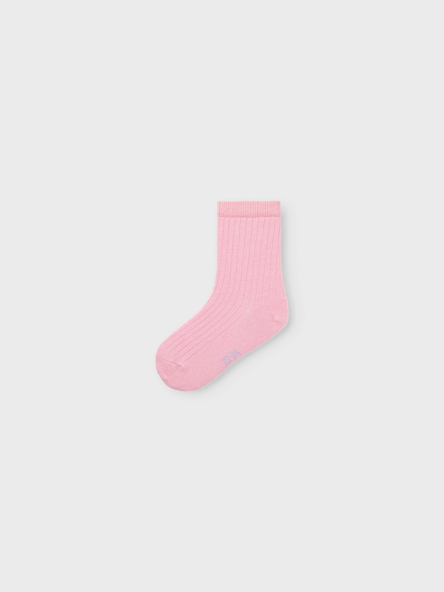 3-pack barn strumpor till flicka, tjej. Strumpa med fjäril, hjärtan och rosa. Ekologiska barnkläder från Name it.
NMFDORTHEA 3P SOCK
13241068