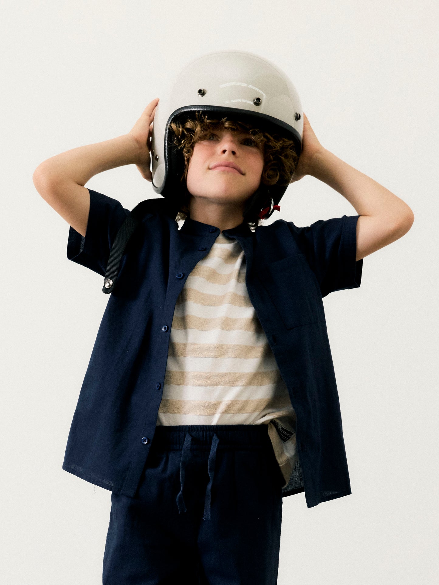 Vit och beige randig t-shirt till pojke. Kortärmad ekologisk t-shirt till kille från Name it.
NKMFERM SS NREG TOP
13241188