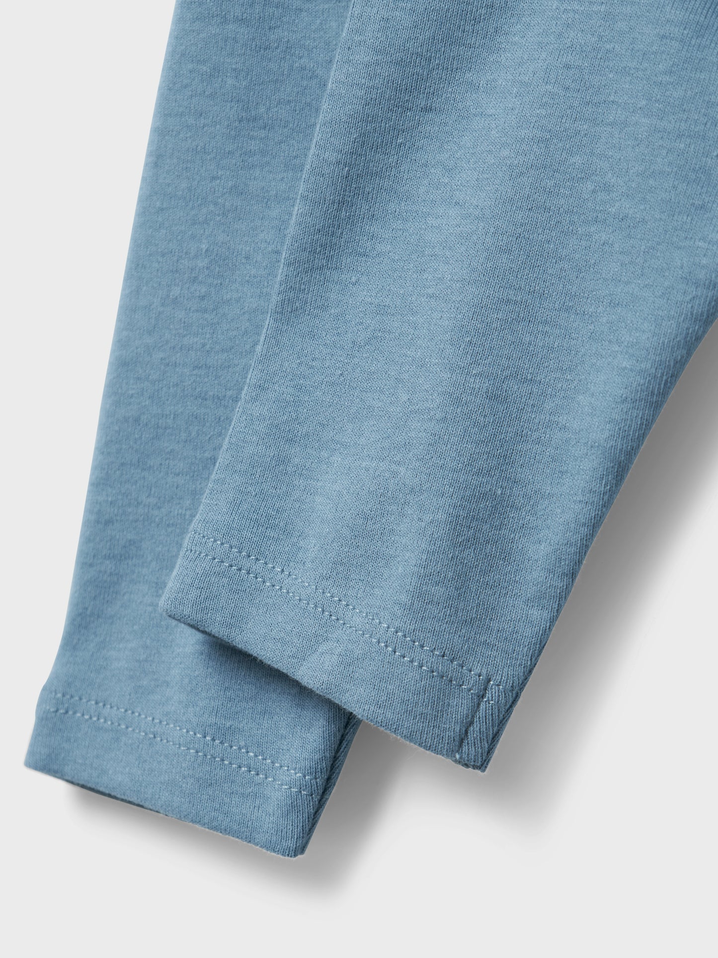 Ljus blå baby byxa till bebis pojke. Mjuk byxa i modal och ekologisk bomull från Name it.
NBMFRIG PANT
13240937